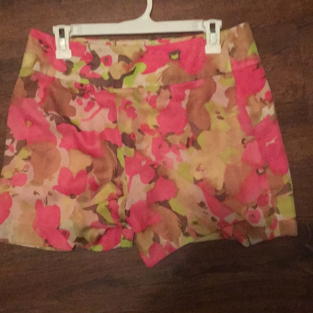 Loft lined shorts with side zipper and pockets